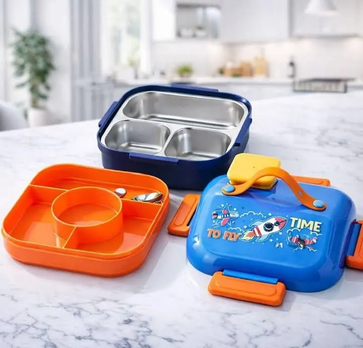 Kids space rocket lunch box with steel trays