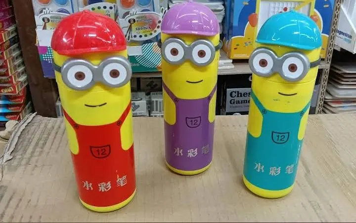 Minion-style color sketch pen set